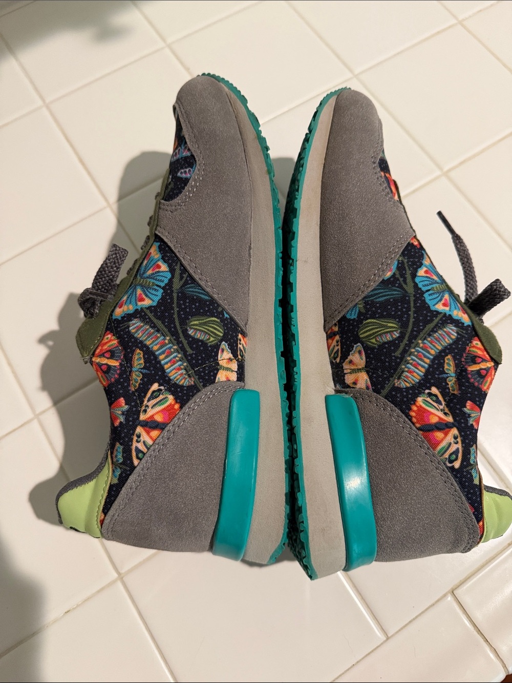inkkas Women’s Butterfly Print Sneakers - Picture 3 of 8